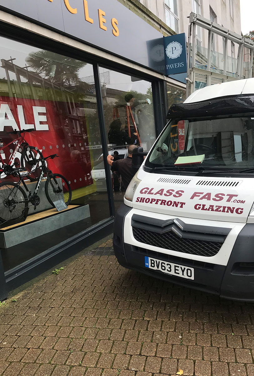 Read more about the article The Benefits of Commercial Glazing – Why it’s Important for Your Business